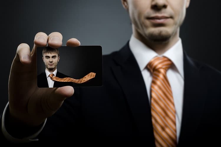 Should You Place a Photo on Your Business Card?